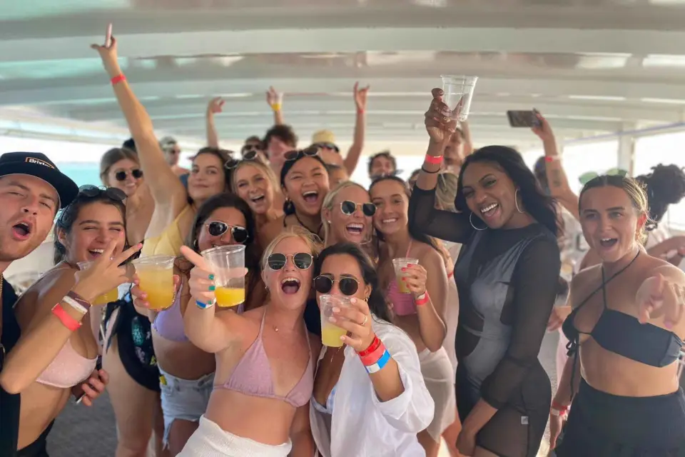 FIESTA EN BARCO EN MIAMI