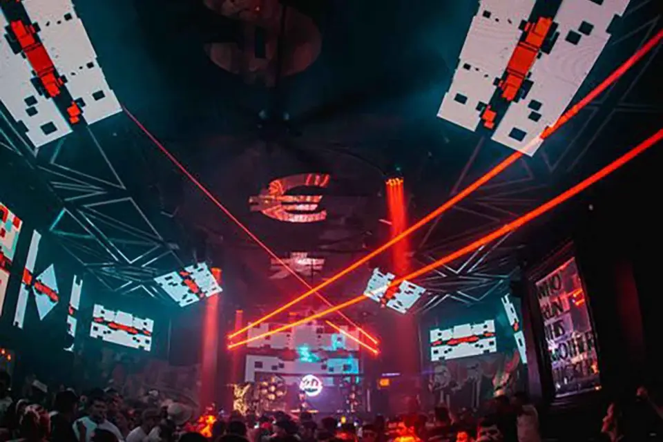 Miami: Fiesta definitiva en barco, autobús de fiesta y entrada a discoteca