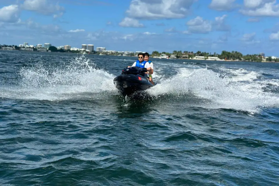 Motos acuáticas en Miami Beach + paseo en barco gratis