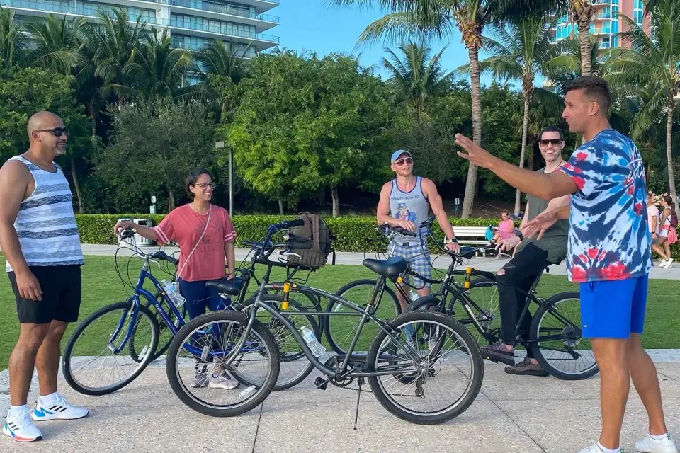 Recorrido en Bicicleta No Turístico por el Art Decó y la Historia de Miami Beach