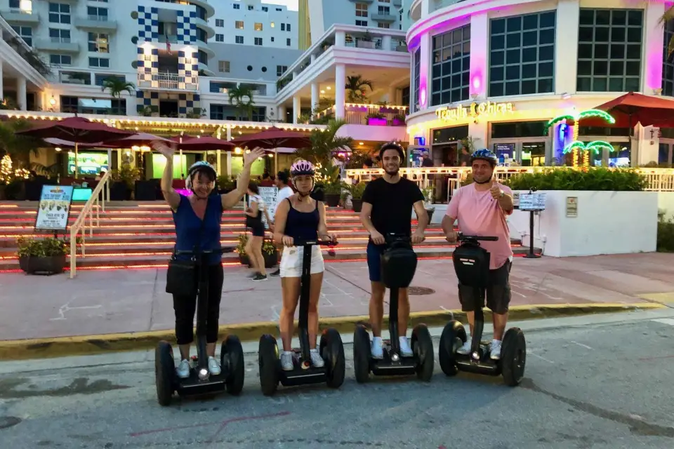 Miami: Tour Panorámico Nocturno en Segway por South Beach