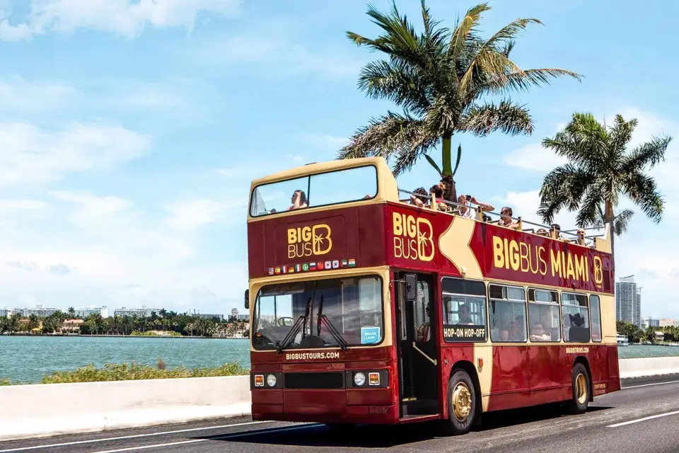 Miami: Tour turístico con paradas libres en autobús descapotable