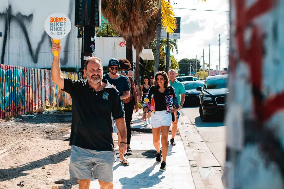Visita guiada a pie por el barrio y el arte callejero de Wynwood Walls