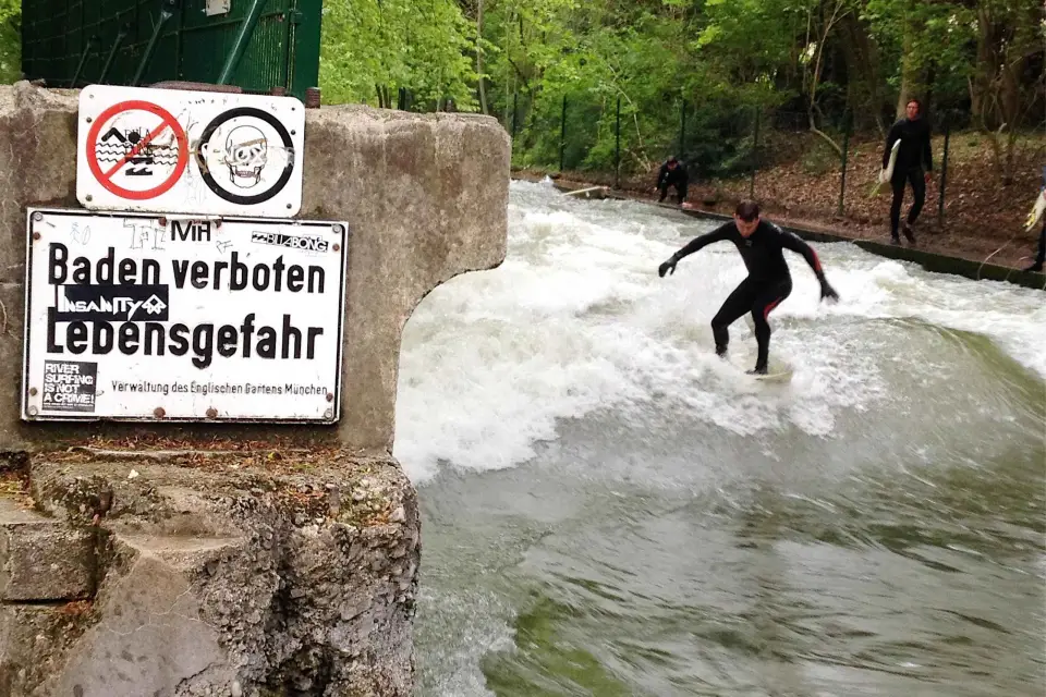 Múnich: La despedida de soltero definitiva - Surf Experience Munich
