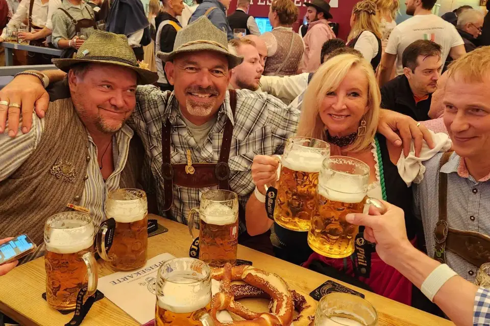 Múnich: Excursión a la Oktoberfest y Reserva de la Sala de la Cerveza (Bierzelt)