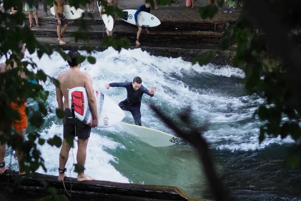 Múnich: Experiencia aventurera de surf para despedidas de soltero - Múnich