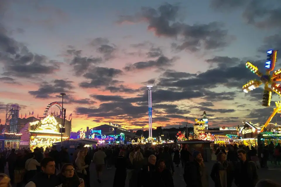 Múnich: Experiencia Oktoberfest y Comida en Carpa