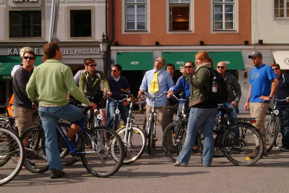 Múnich: Paseo nocturno en bici con visitas a cervecerías
