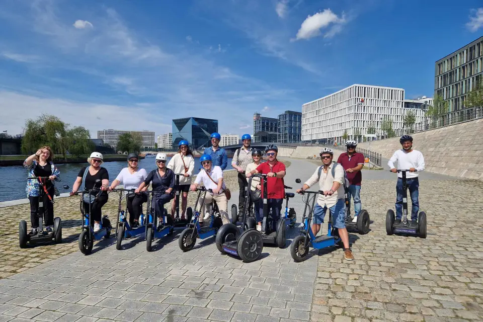 Múnich: Recorrido en E-Scooter por los Lugares de Interés con Guía Local