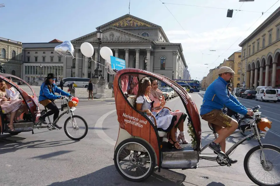 Tour Privado Guiado en Pedicab / Rikscha por la Ciudad y el Jardín Inglés