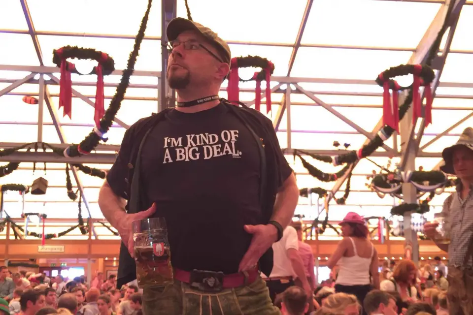 Velada Oktoberfest en una gran carpa con visita guiada