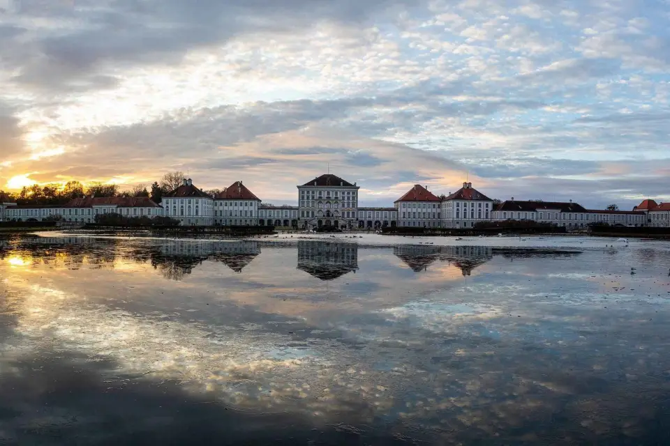 Visita guiada privada a pie de Múnich con el Palacio de Nymphenburg
