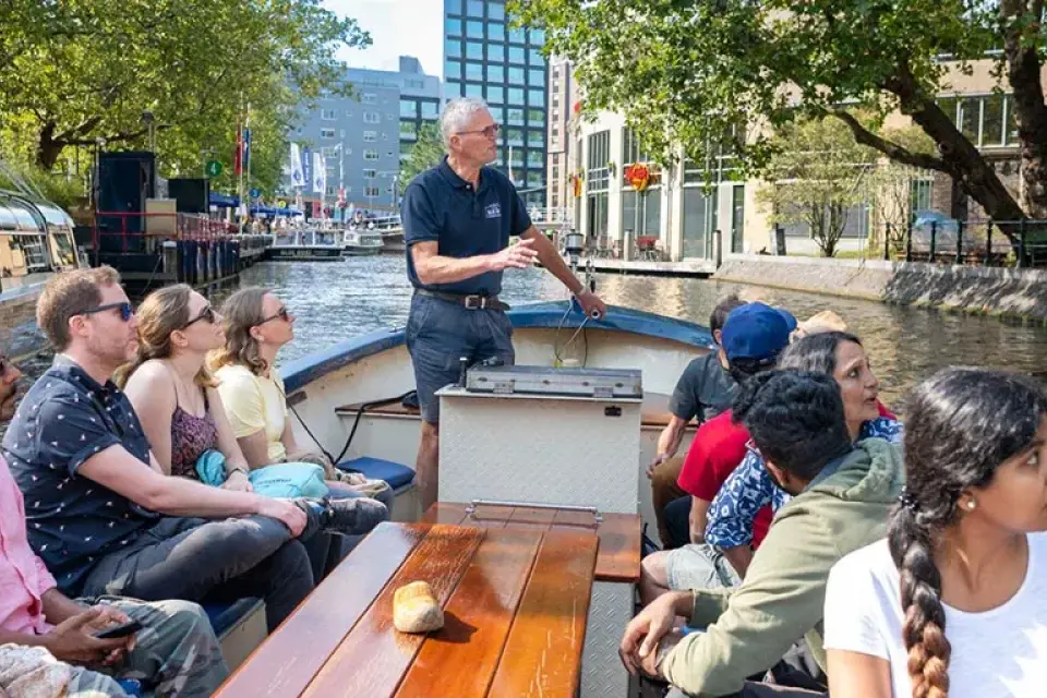 Paseo en barca por los canales