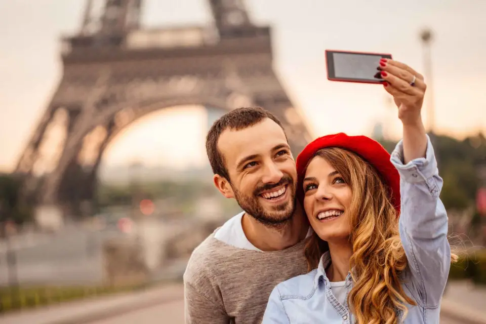 París: Acceso a la Torre Eiffel con Audioguía y Crucero Opcional