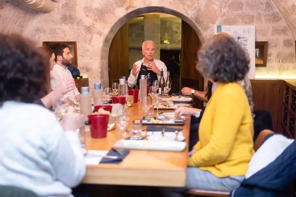 París: La cata definitiva de vinos y quesos