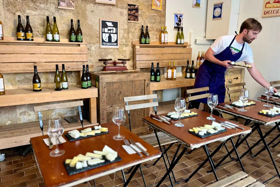 París: Cata de quesos y vinos en Montmartre