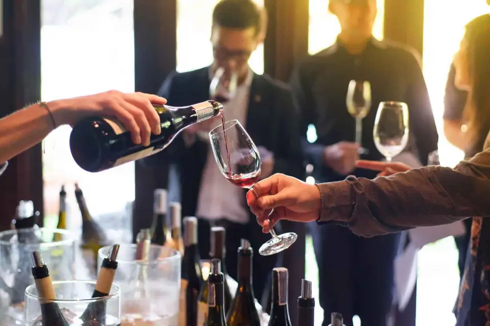 París: Cata de vinos y quesos en las Bodegas Reales