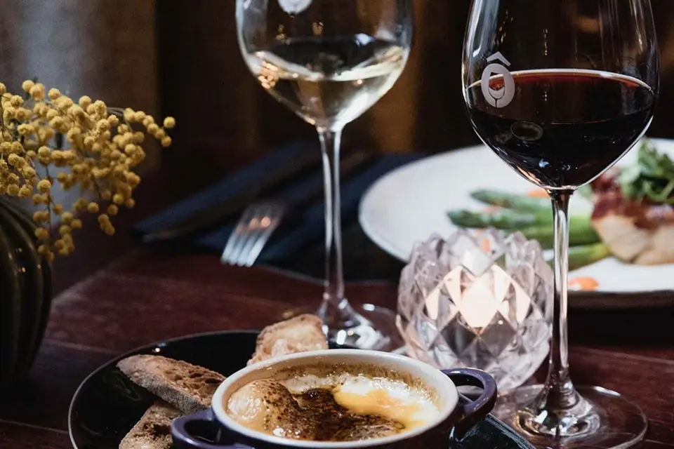París: Cena con Selección de Vinos Personalizada