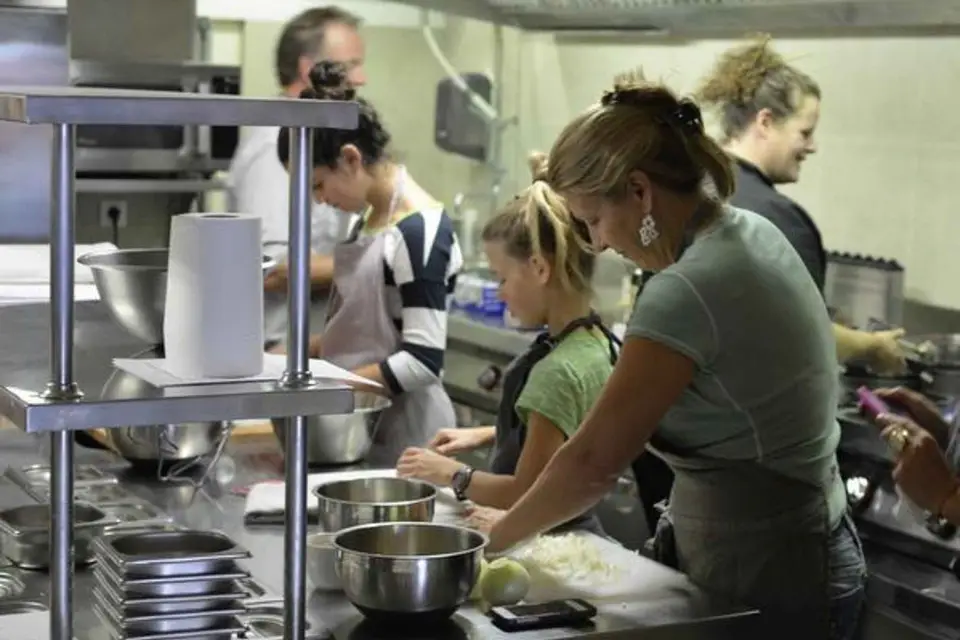 París: Clase de Cocina de Día Completo, Visita al Mercado y Almuerzo