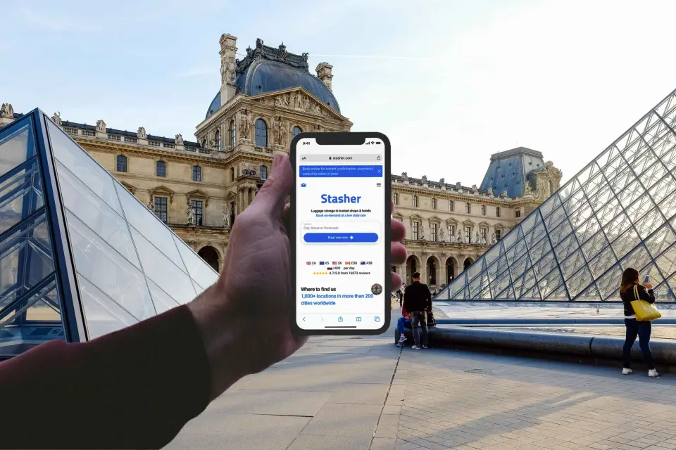 París: Consigna de equipajes en el Museo del Louvre