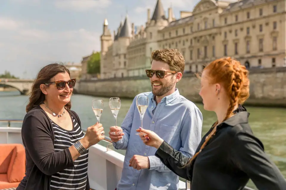 París: Crucero con degustación de champán Salida desde la Torre Eiffel