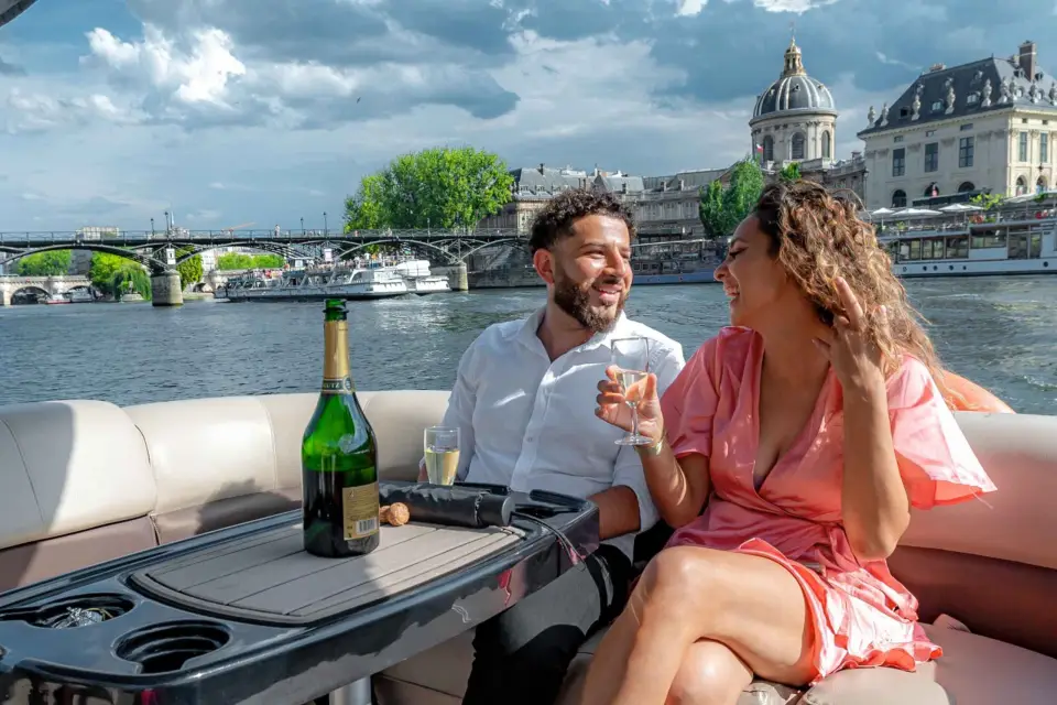 París: Crucero Privado Guiado en Pontón por el Sena