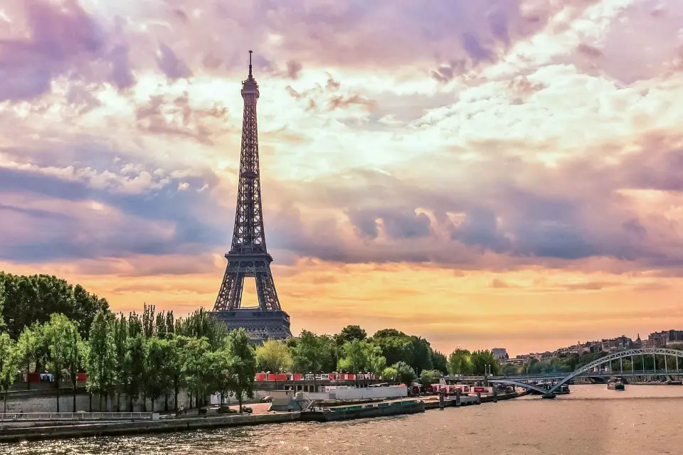 París: Crucero por el Sena y degustación de crepes cerca de la Torre Eiffel