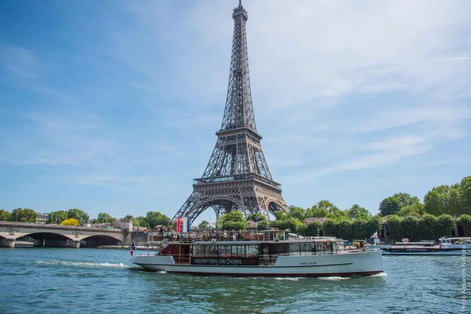 París: Crucero por el Sena con guía en directo