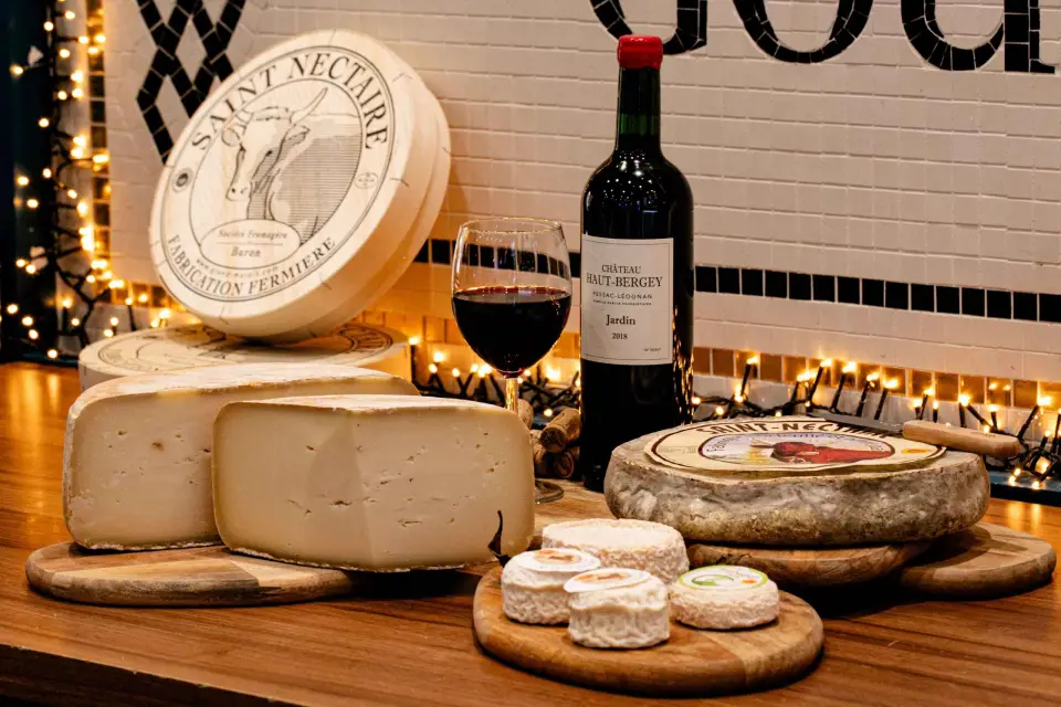 Degustación de vinos y quesos cerca de la Tour Eiffel - 3 vinos - 3 quesos