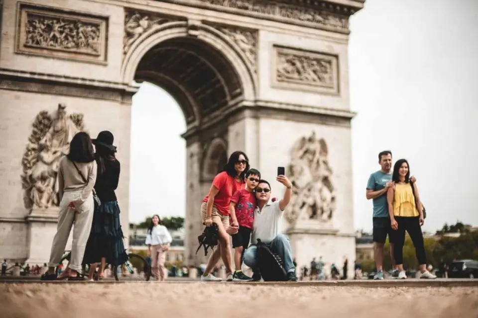 París: Entrada al Arco del Triunfo con Crucero por el Sena