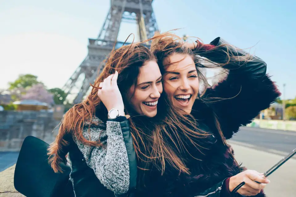 París: Entradas para la Torre Eiffel y tour en autobús por la ciudad
