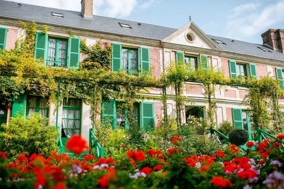 Desde París: Excursión de un día con guía a Giverny y el Palacio de Versalles