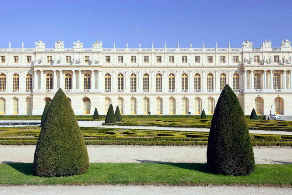 Excursión de un día en París al Louvre y Versalles con servicio de recogida