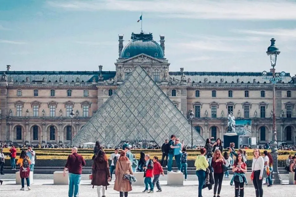 PARÍS - LOUVRE : ¡Ticket de entrada sin colas para todo el museo!