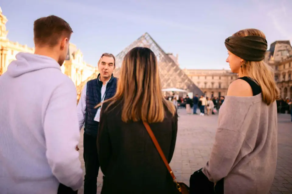 París Louvre Visita Guiada Completa Semiprivada Max 6 Personas