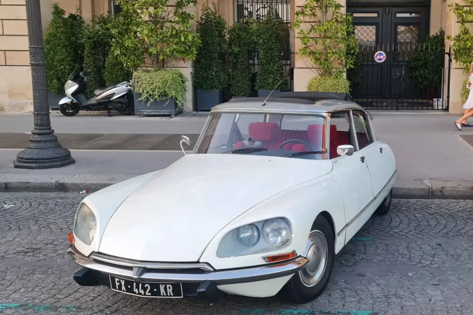 París: Recorrido para descubrir la ciudad en un coche de época Citroën DS