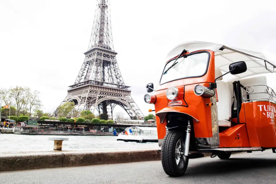 Recorrido destacado (1h30) por París con un TUKTUK eléctrico