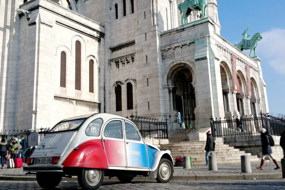 París: Recorrido por los Sitios Clásicos en un Citroen 2CV de época