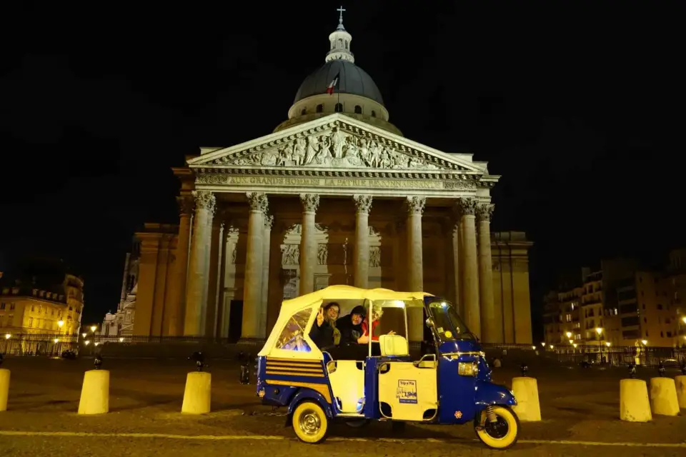 París: Sesión de fotos en Tuk Tuk con fotos impresas