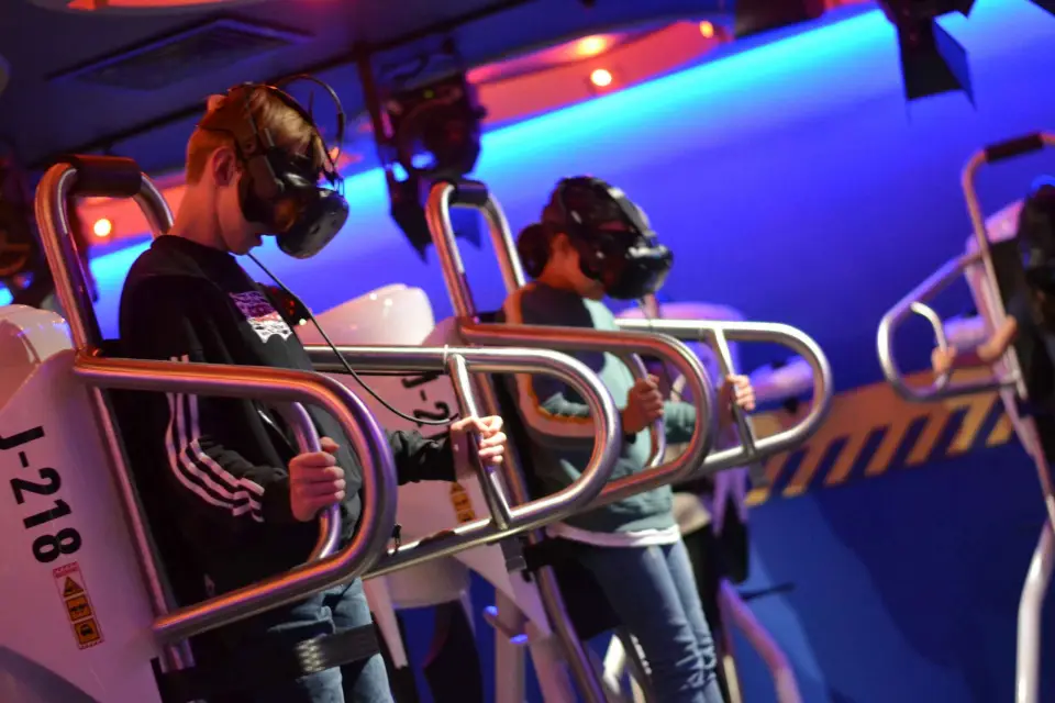 París: Sobrevuela París y el mundo en realidad virtual