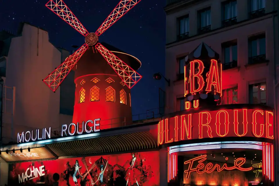 París: ticket para un cabaret del Moulin Rouge con champán