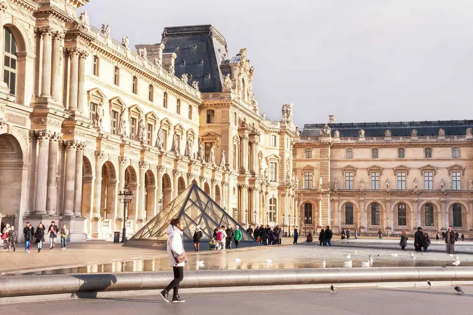 París: Ticket de entrada al Museo del Louvre y tour a pie por los jardines