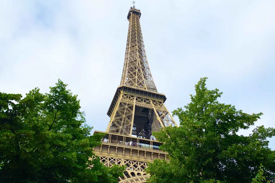 París: Torre Eiffel Acceso Directo 2º Nivel y Cumbre Regular