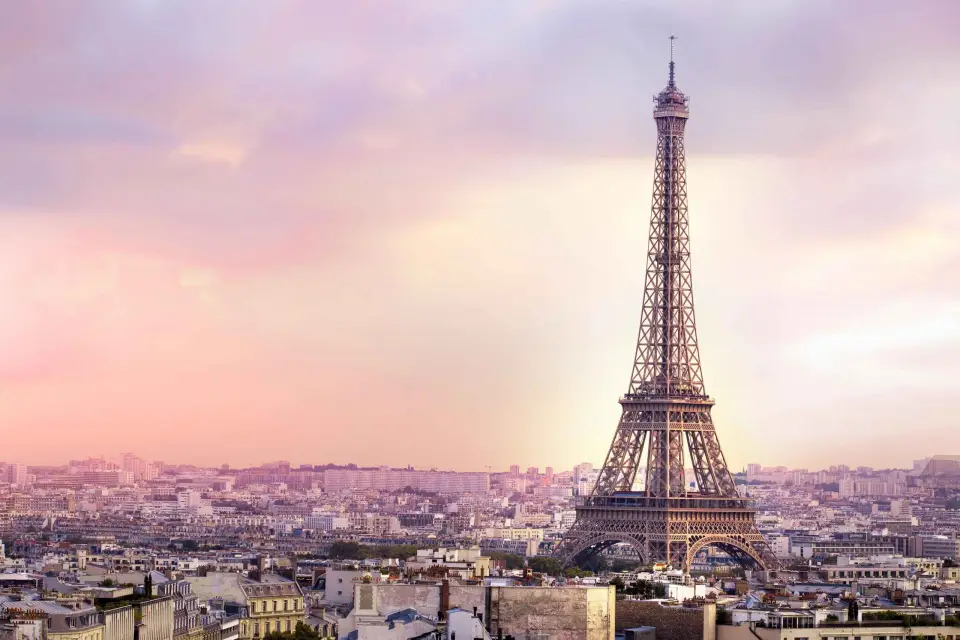 París: Torre Eiffel Visita Guiada Completa con Opción Cumbre