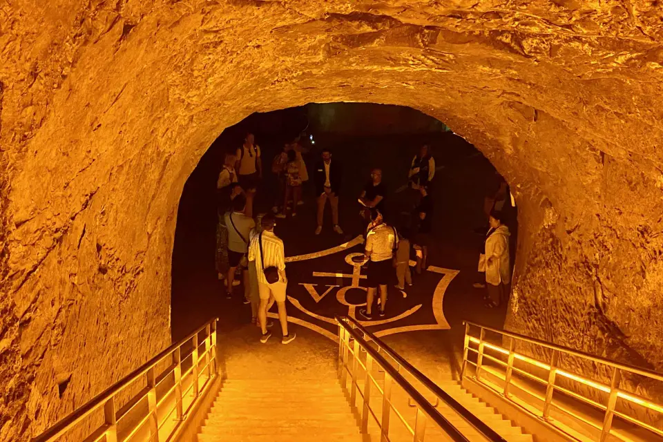 París: Tour del Champán Ruinart y Veuve Clicquot en Mercedes