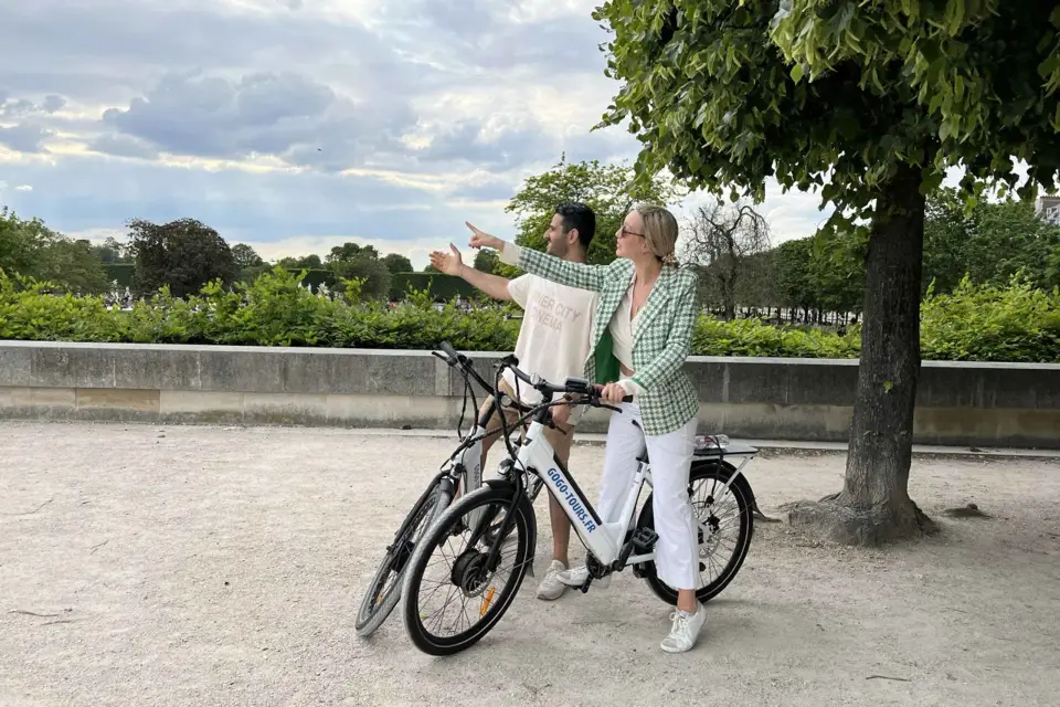 París: Tour en grupo reducido guiado en E-Bike por la tarde