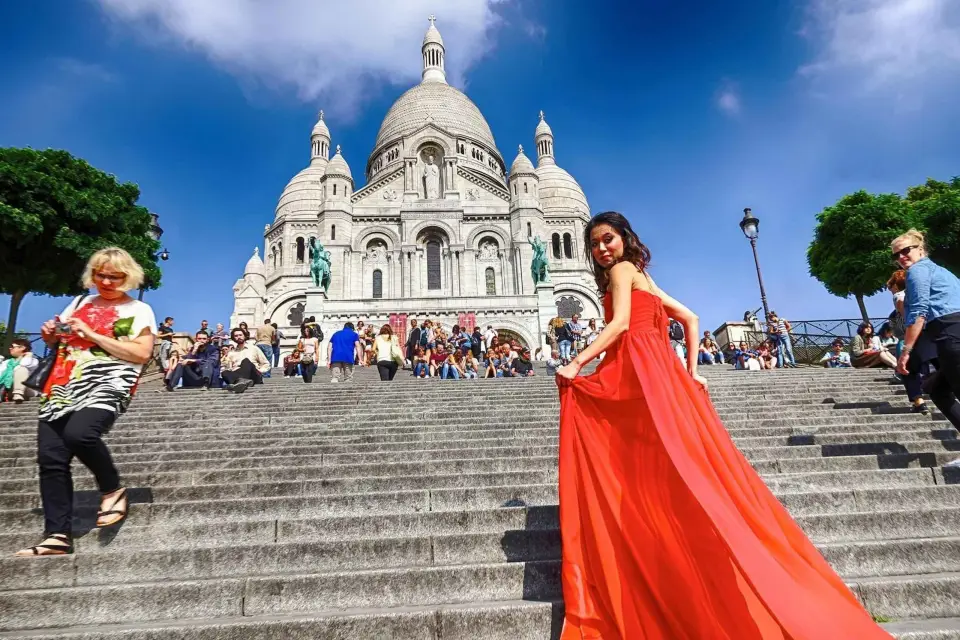 París: Tour en grupo reducido del Moulin Rouge y Sacré Cœur Montmartre