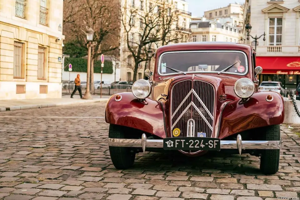 París: Tour guiado privado de la ciudad en un Traction Avant o DS 21