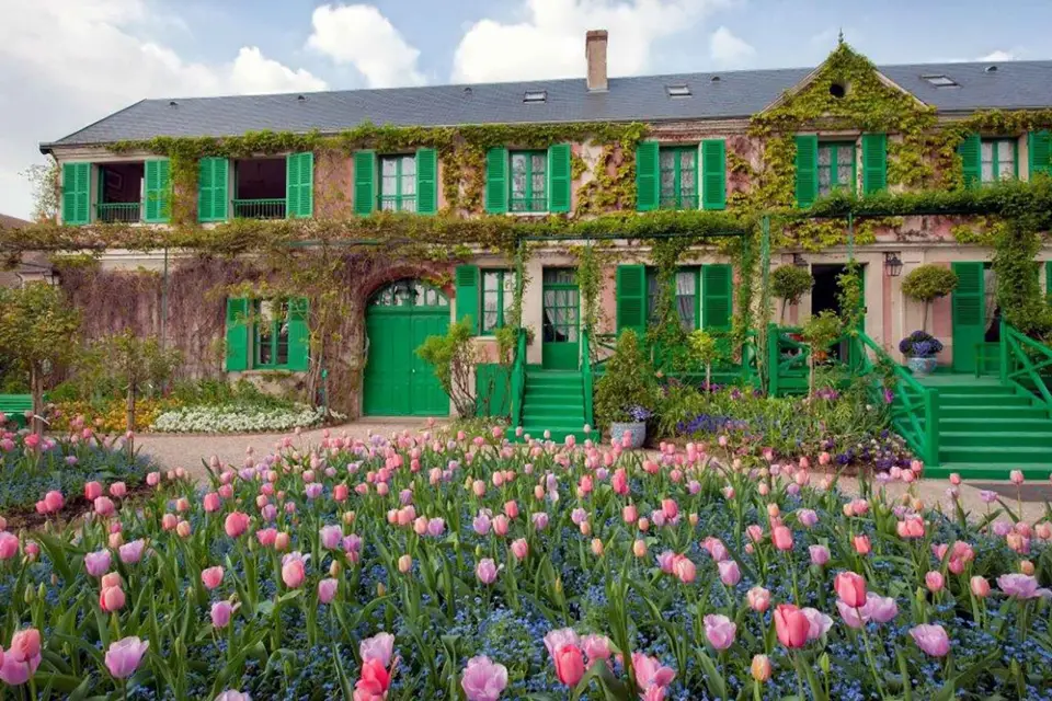 Tour in Giverny with 2 hour Dinner Cruise in Seine River