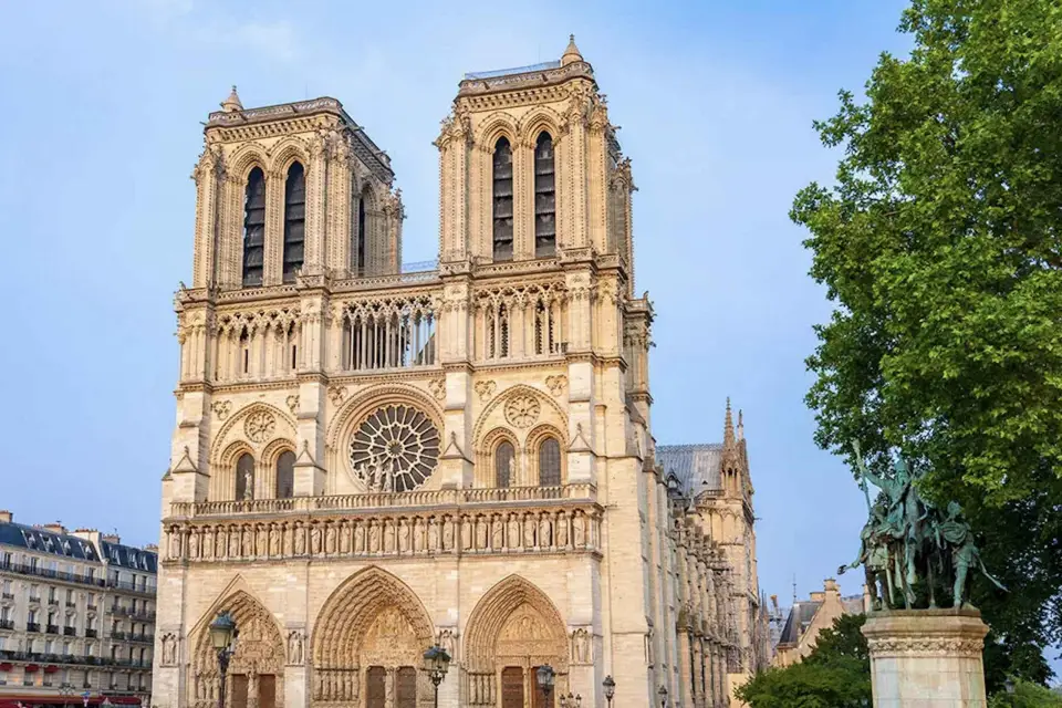 Tour a pie por el Misterio de Notre Dame y el Barrio Latino